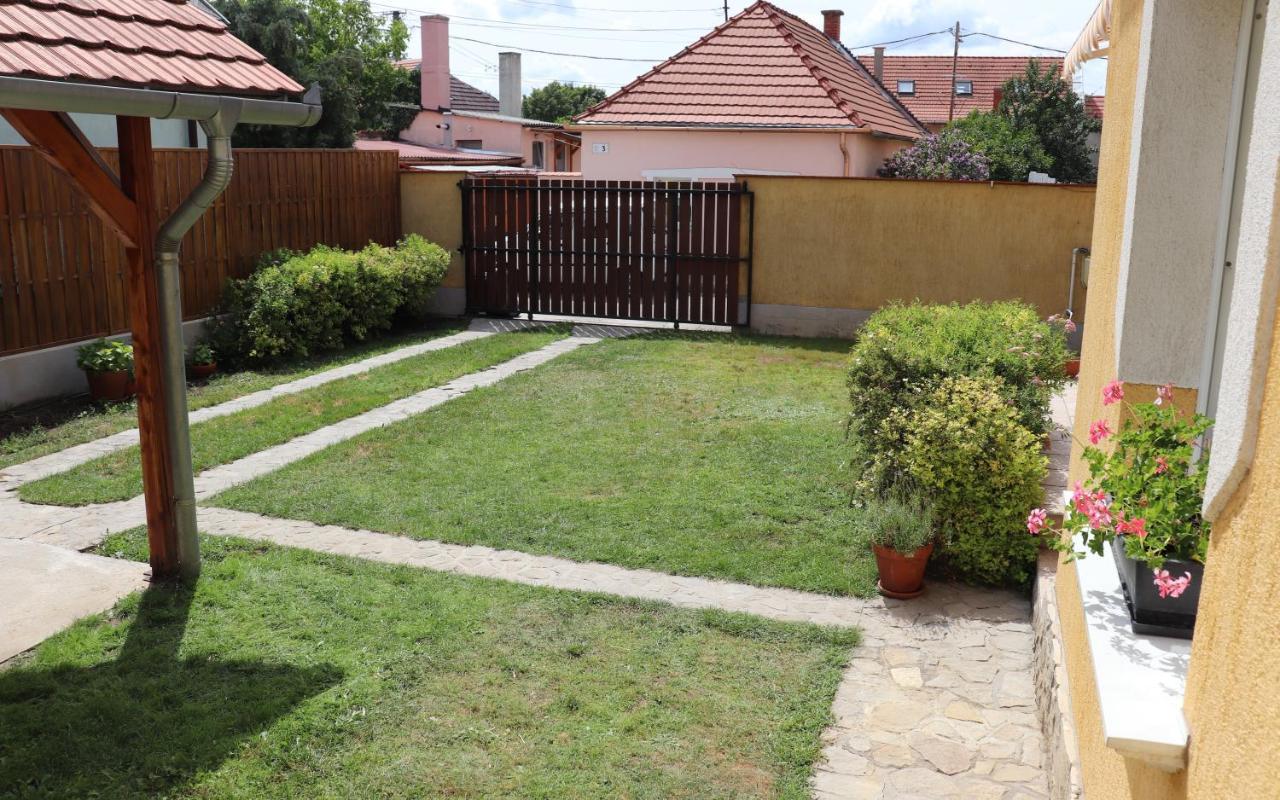 B6 Apartman Veszprem Ngoại thất bức ảnh